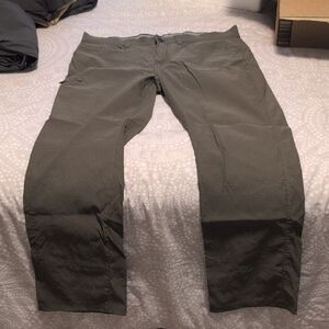 Orvis Men's Dark Olive Cargo Pants